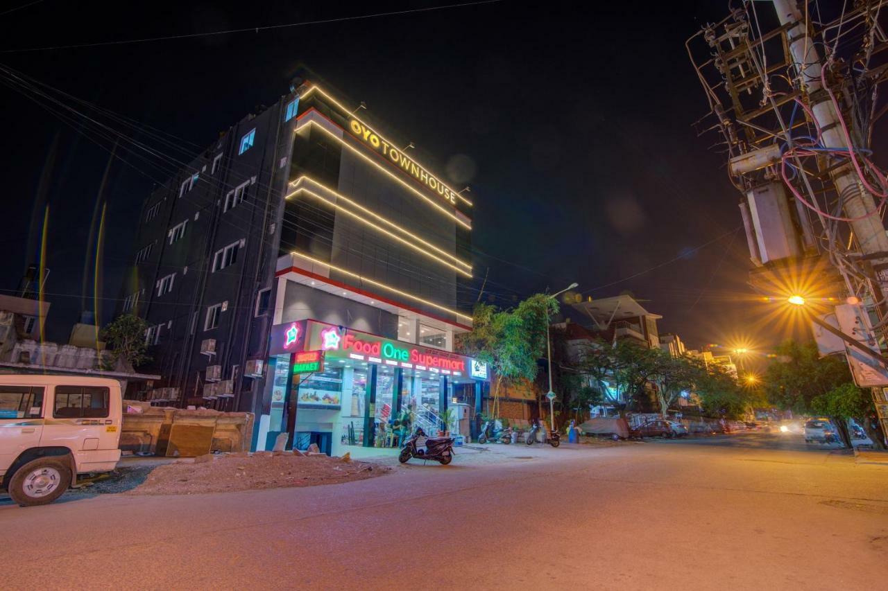 Oyo Townhouse 104 Koramangala Maharaja Signal Bangalore Exterior foto